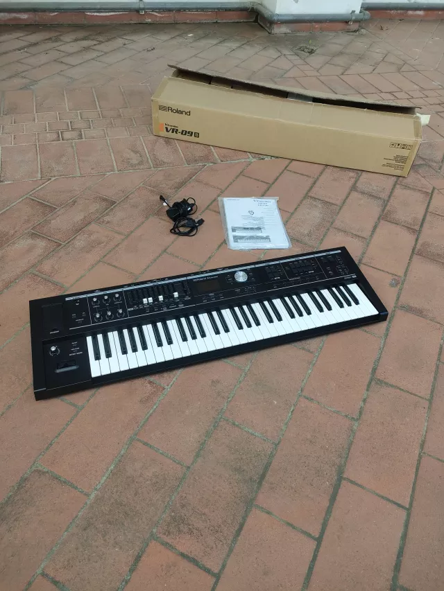 ROLAND VR-09B V-COMBO