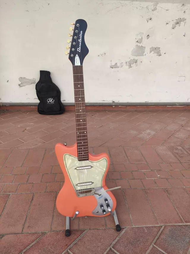 DANELECTRO DEAD ON 67