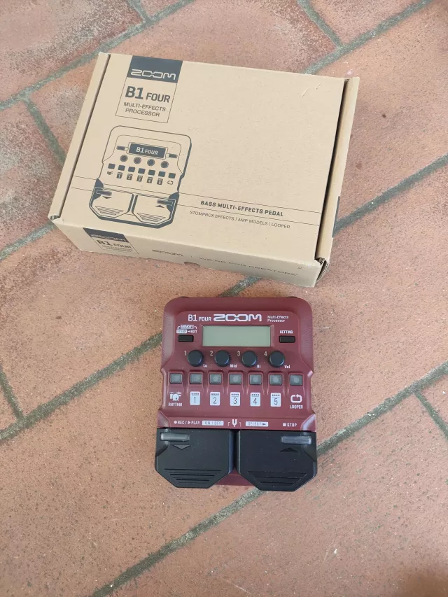 ZOOM B1 FOUR