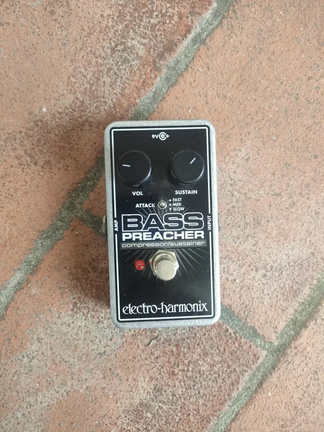 ELECTRO HARMONIX BASS PREACHER