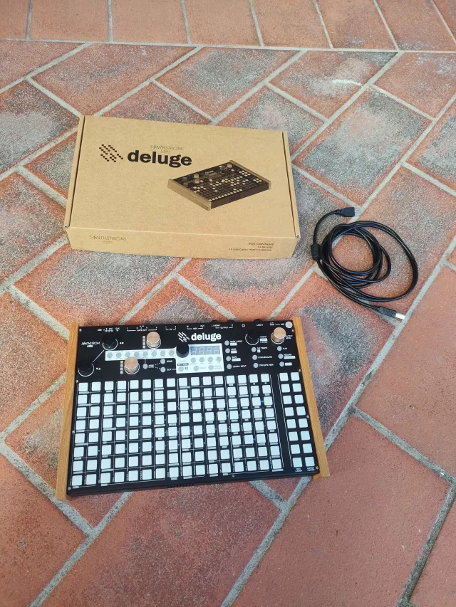 SYNTHSTROM DELUGE