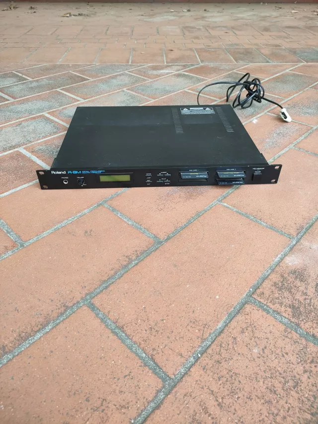 ROLAND R8-M + CARDS
