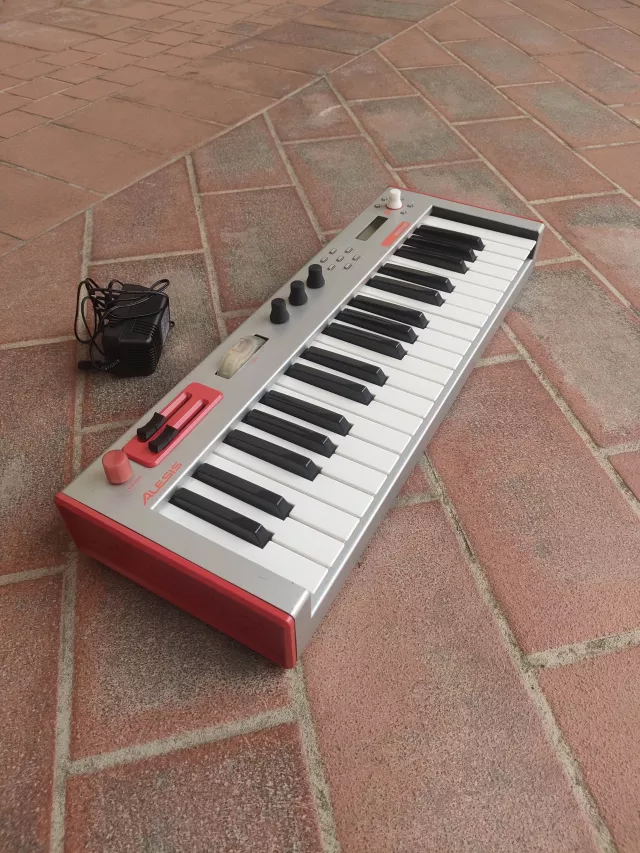 ALESIS MICRON