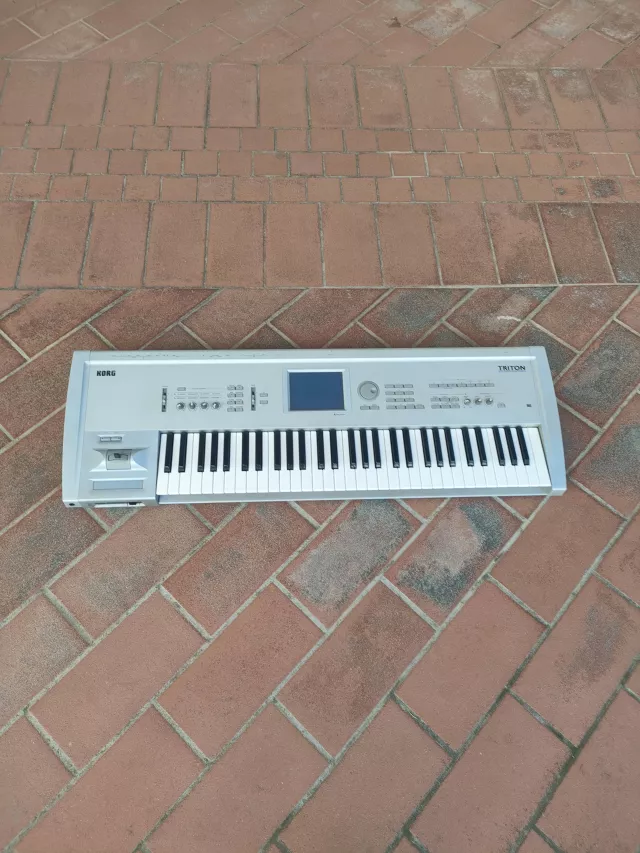 KORG TRITON 61