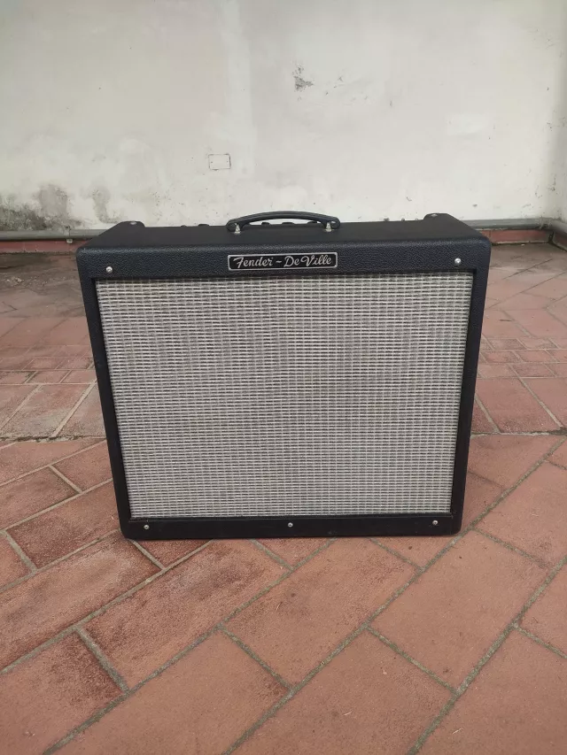 FENDER HOT ROD DEVILLE 212