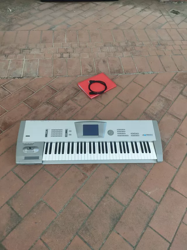 KORG TRINITY