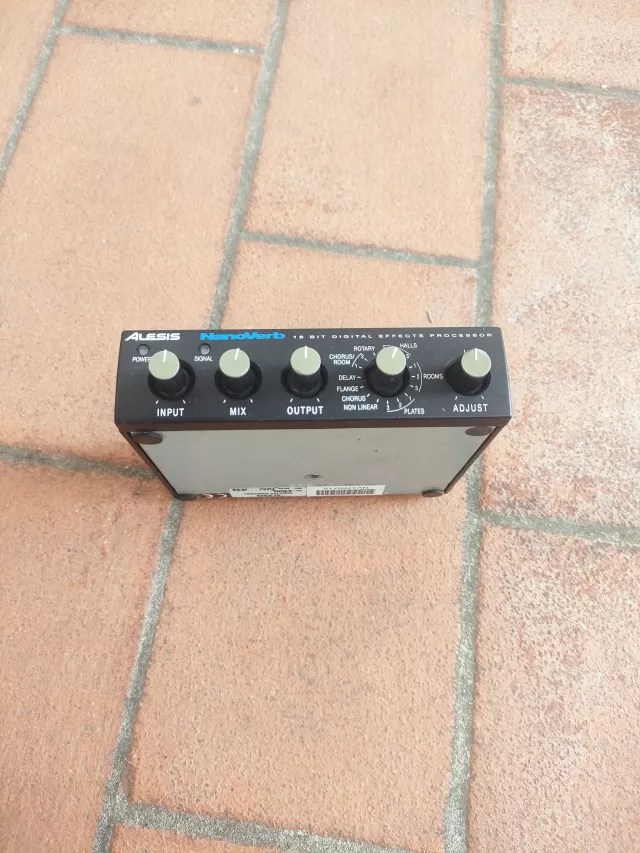 ALESIS NANOVERB