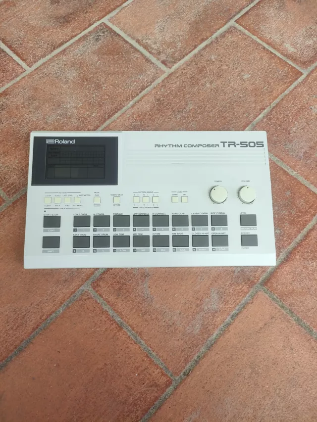 ROLAND TR-505