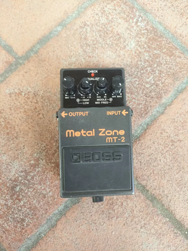 BOSS METAL ZONE MT-2