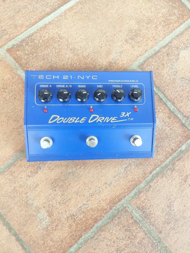 TECH 21 DOUBLE DRIVE 3X