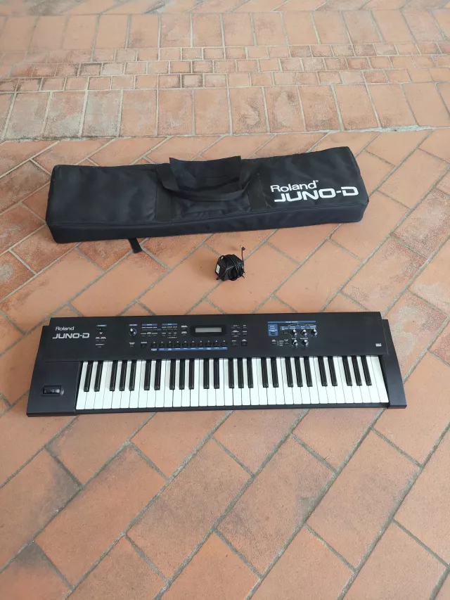 ROLAND JUNO D