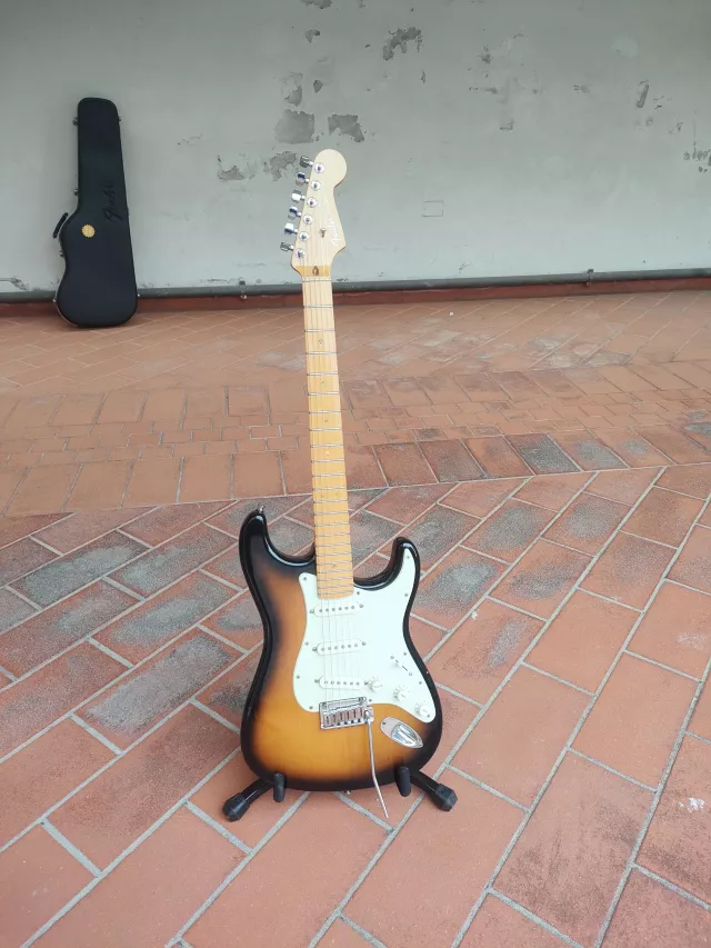 FENDER STRATOCASTER AMERICAN DELUXE 2004