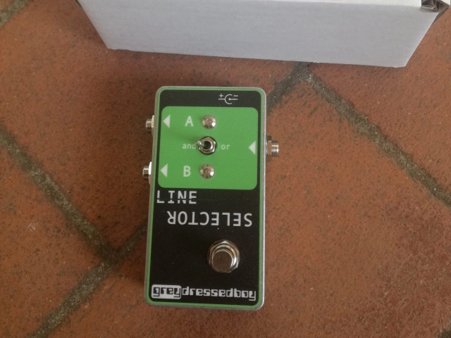 GREYDRESSEDBOY LINE SELECTOR